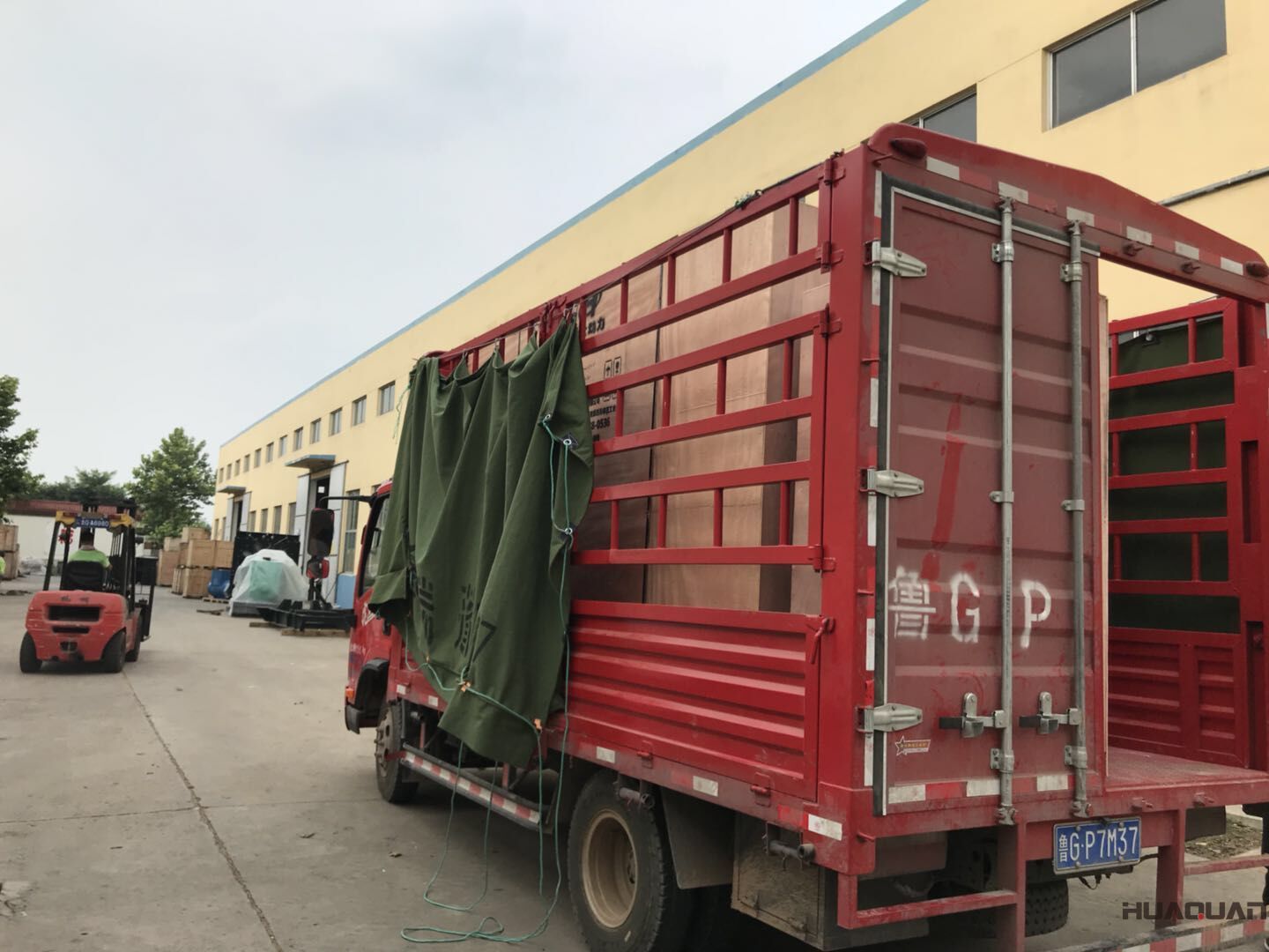 張先生訂購(gòu)的一臺(tái)配電柜已于7月17號(hào)發(fā)往襄陽(yáng)