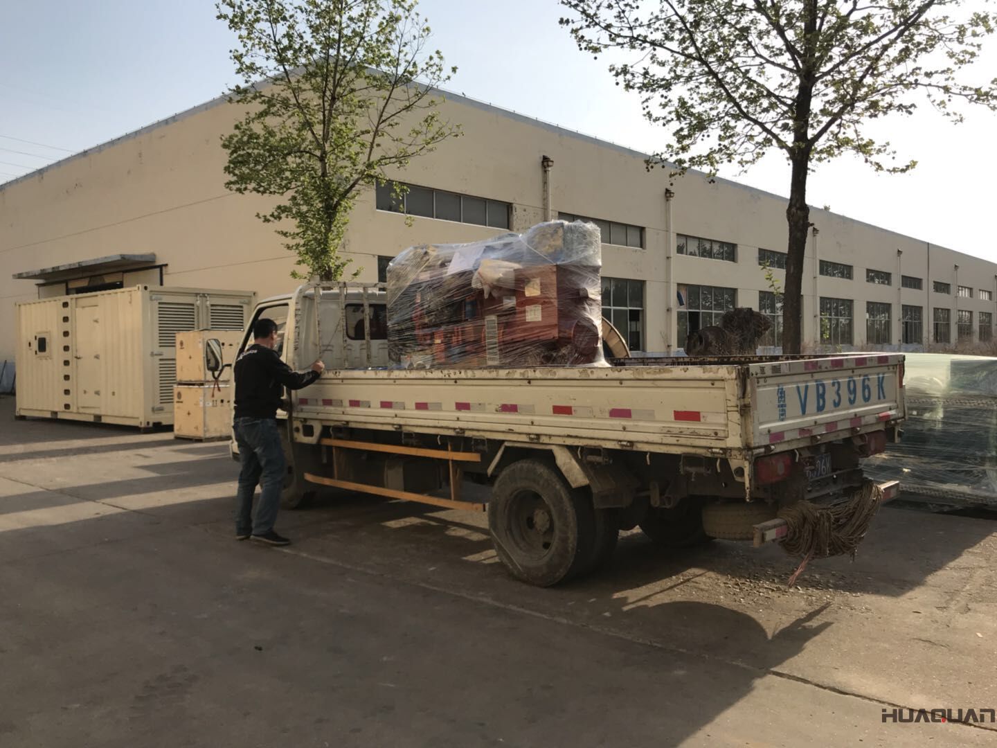 8月8日，一臺50kw標(biāo)配柴油發(fā)電機組從全動力成功發(fā)往江蘇