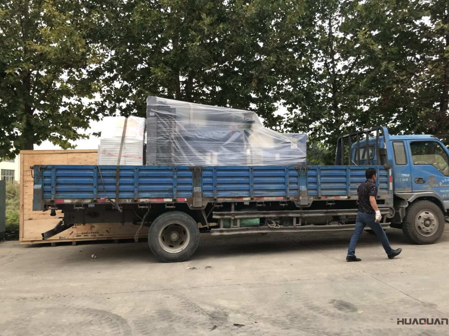 10月5日一臺500kw立柜自啟動柴油發電機組發往山東