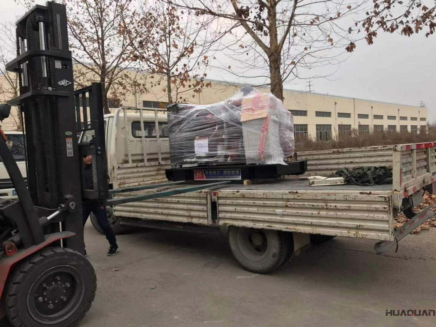 11月11日，一臺(tái)50kw標(biāo)配柴油發(fā)電機(jī)組已從華全動(dòng)力順利發(fā)往河北省