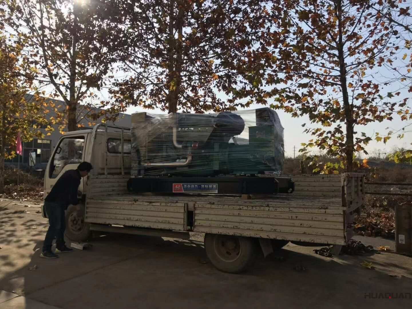 11月13日，河南陳先生從華全動力采購了一臺230kw標配柴油發電機組，現在已經順利發往目的地