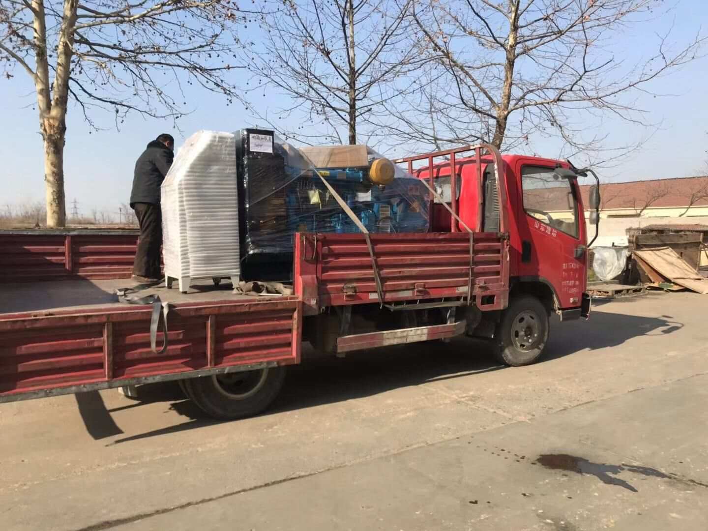 1月17日，袁先生從華全動力采購的50kw自動化柴油發(fā)電機組現(xiàn)已成功發(fā)往江西省