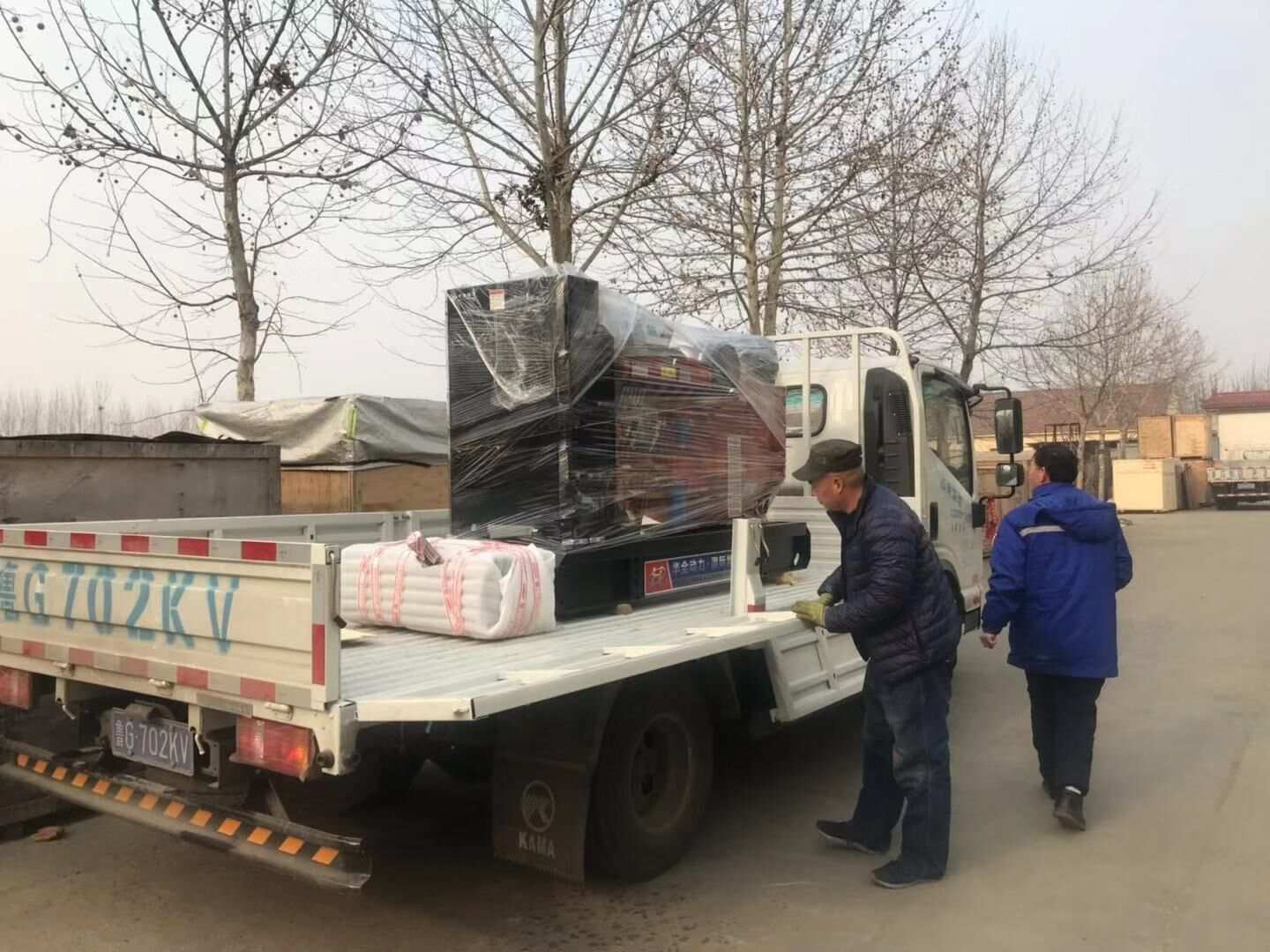 山東省王先生從華全動力代裝的30kw和80kw標(biāo)配柴油發(fā)電機組已于1月22日成功發(fā)往目的地