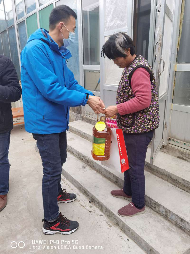 黨建共建促發(fā)展，愛(ài)心公益顯擔(dān)當(dāng)！華全公司走進(jìn)永寧官莊村